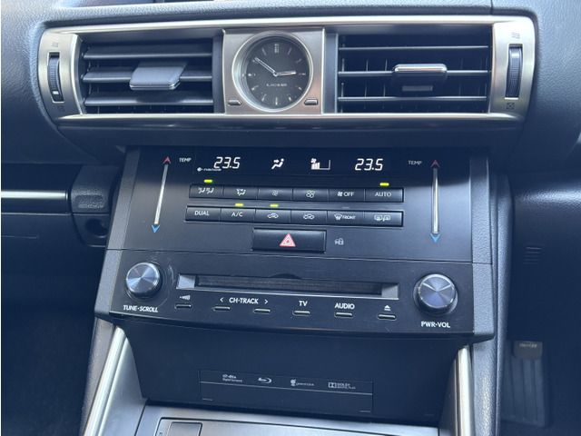 LEXUS IS300h