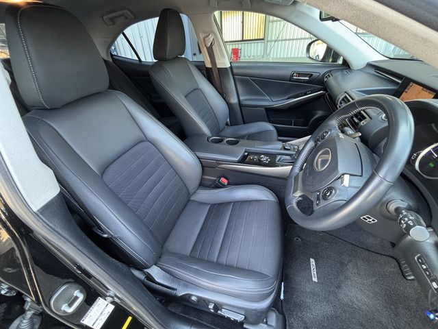 LEXUS IS300h