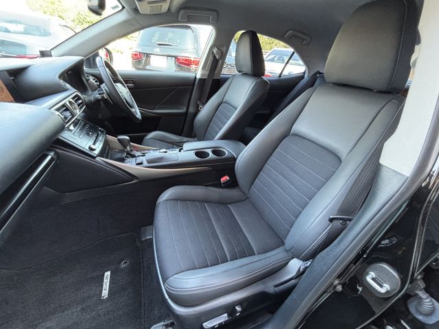 LEXUS IS300h