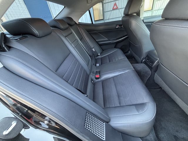 LEXUS IS300h
