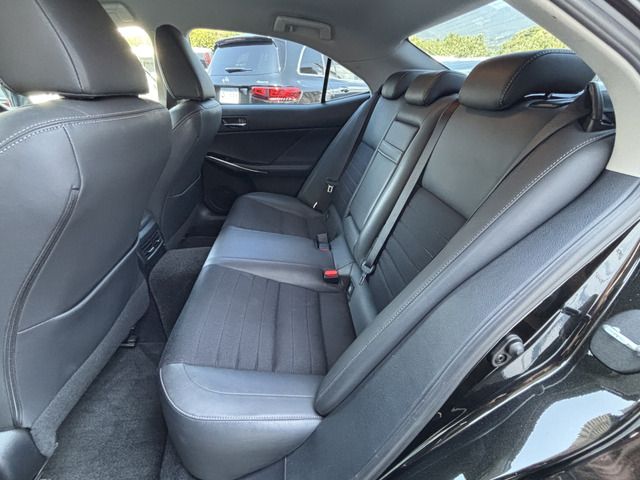 LEXUS IS300h