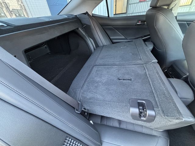 LEXUS IS300h