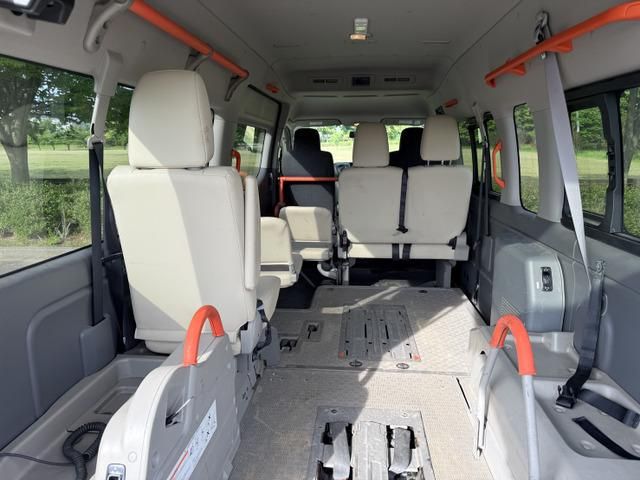 NV350 CARAVAN 4WD