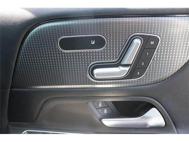 MERCEDES BENZ GLB