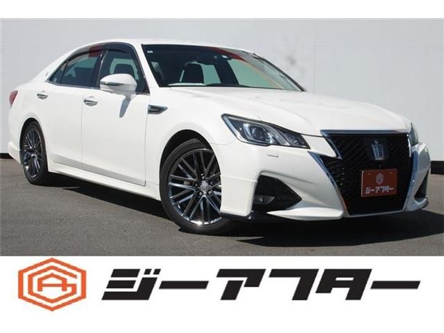CROWN sedan hybrid