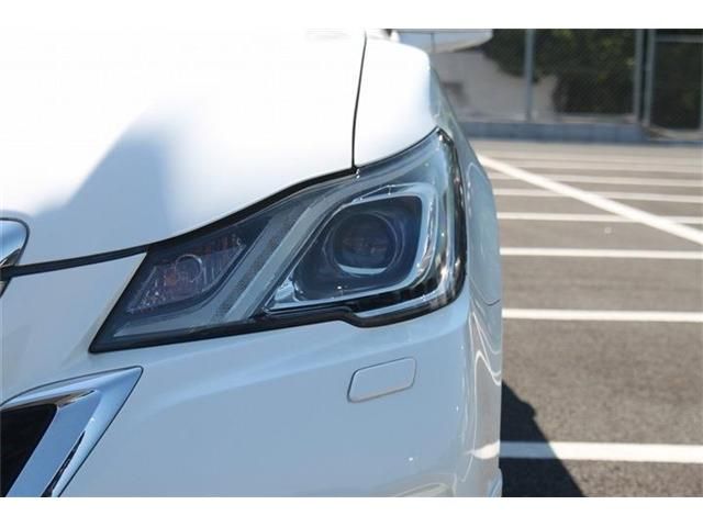 CROWN sedan hybrid