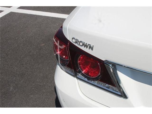 CROWN sedan hybrid