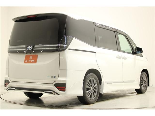 VOXY HYBRID