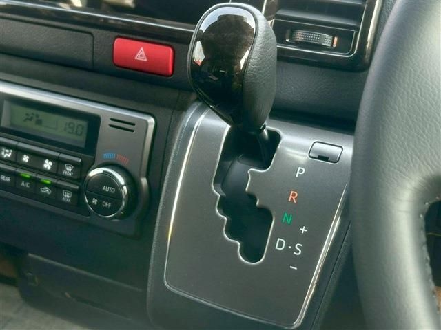 HIACE van 2WD