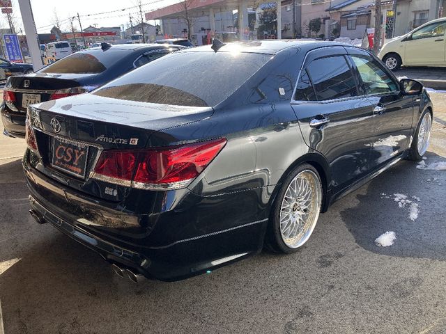 CROWN sedan hybrid