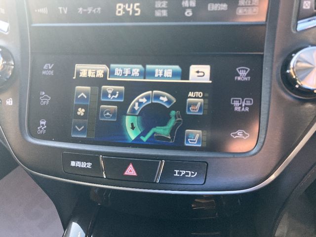 CROWN sedan hybrid