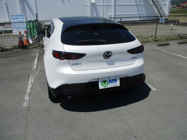 MAZDA3 FASTBACK