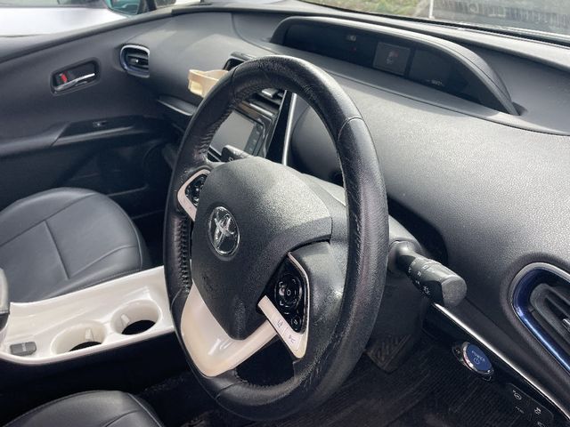 PRIUS 4WD