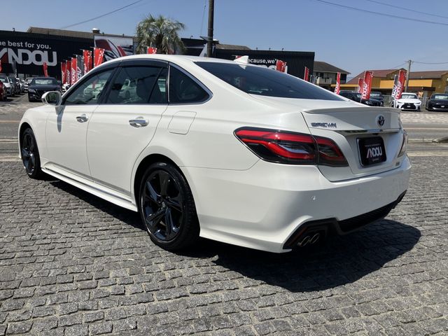 CROWN sedan hybrid