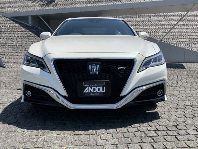 CROWN sedan hybrid