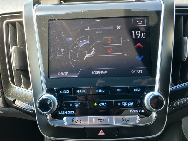 CROWN sedan hybrid