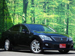 CROWN sedan hybrid