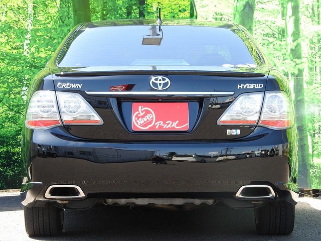 CROWN sedan hybrid