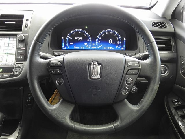CROWN sedan hybrid