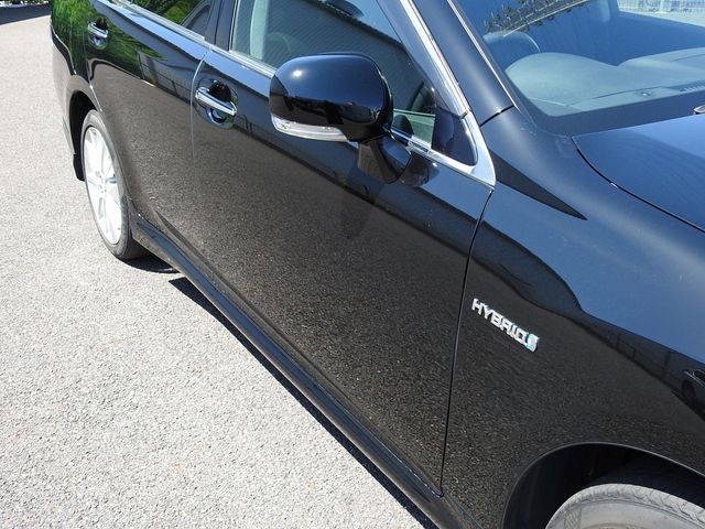CROWN sedan hybrid