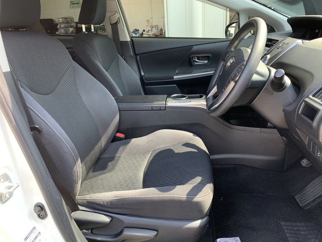 PRIUS Alpha
