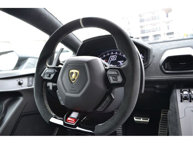 LAMBORGHINI HURACAN