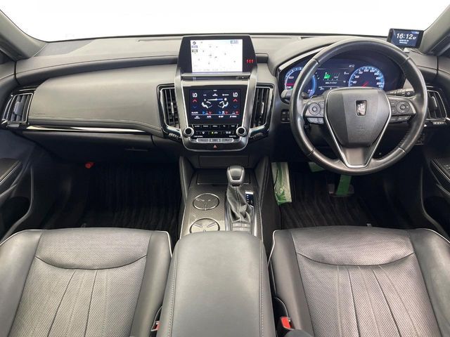 CROWN sedan hybrid