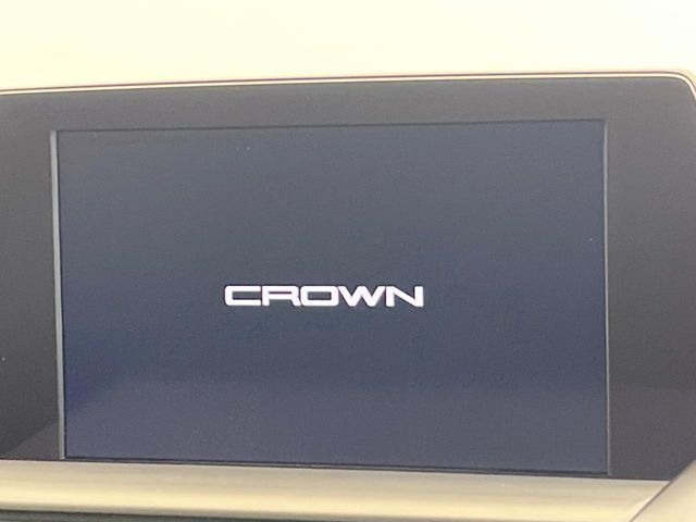 CROWN sedan hybrid