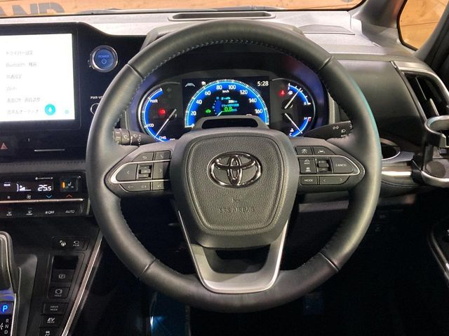 VOXY HYBRID