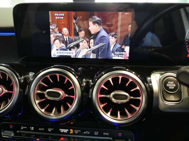 MERCEDES BENZ GLB