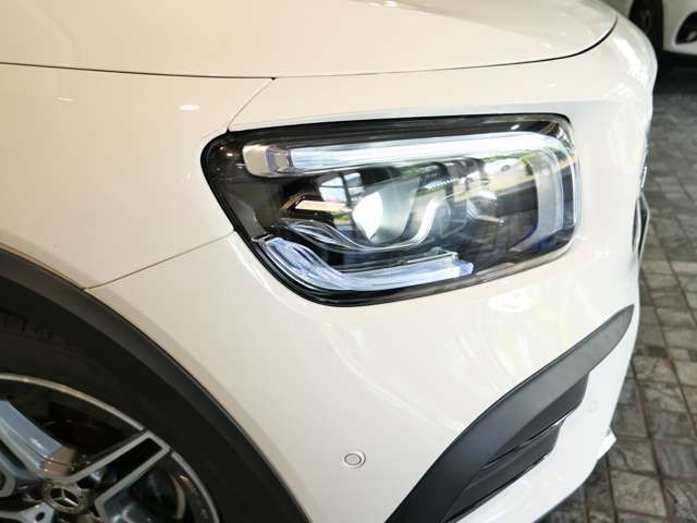 MERCEDES BENZ GLB