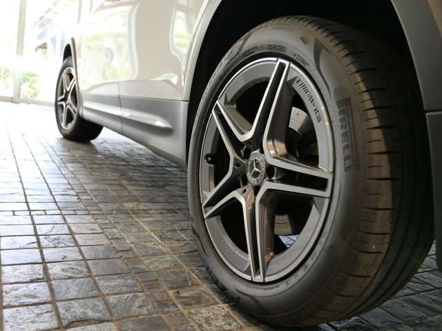 MERCEDES BENZ GLB