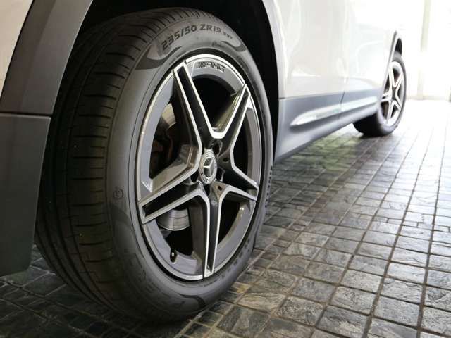MERCEDES BENZ GLB