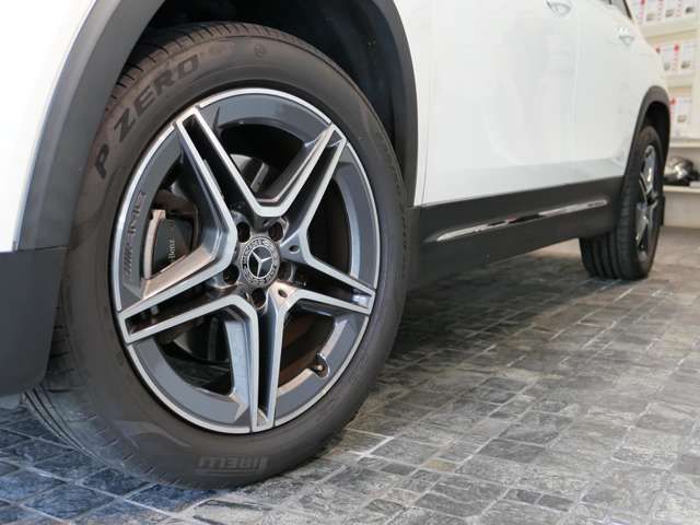 MERCEDES BENZ GLB