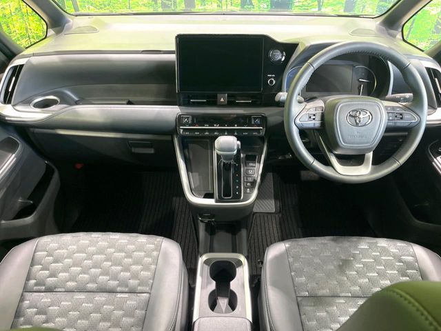 VOXY HYBRID