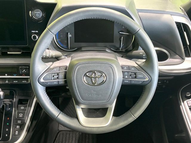 VOXY HYBRID