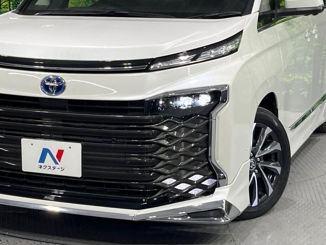 VOXY HYBRID