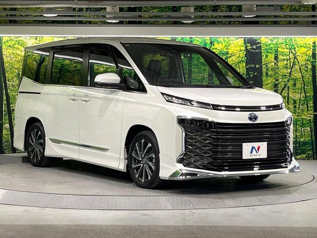 VOXY HYBRID