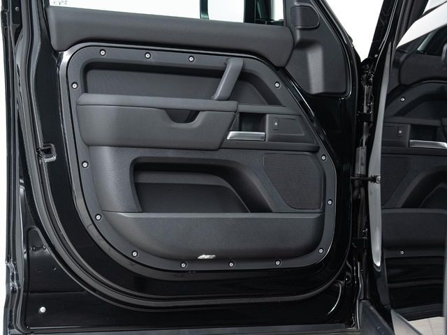 ROVER DEFENDER