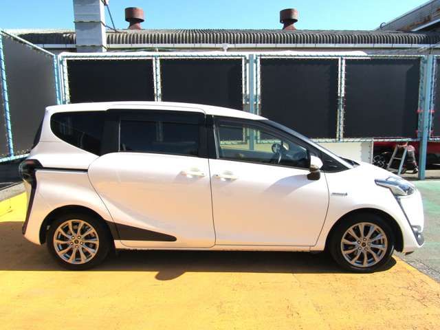 SIENTA HYBRID