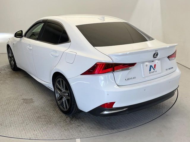 LEXUS IS300h