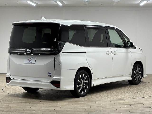 VOXY HYBRID