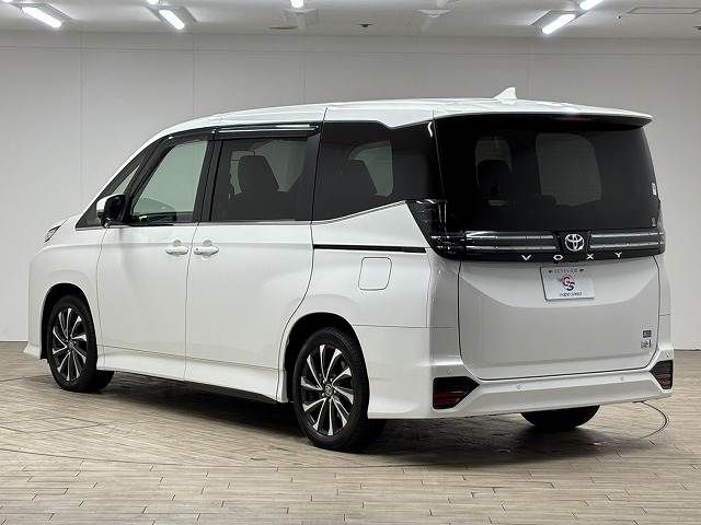 VOXY HYBRID