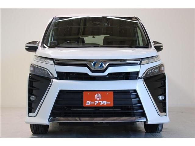 VOXY HYBRID