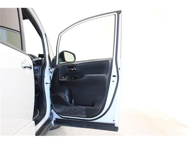 VOXY HYBRID