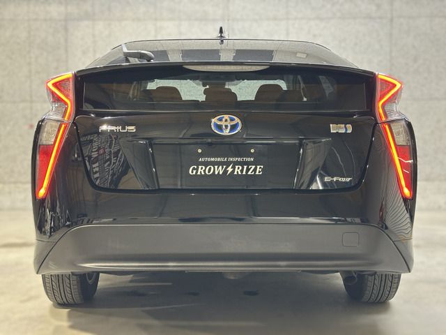 PRIUS 4WD