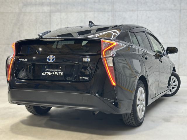 PRIUS 4WD