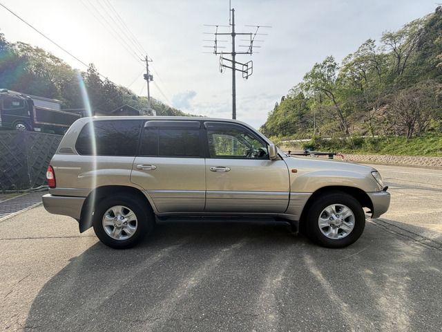 LANDCRUISER van