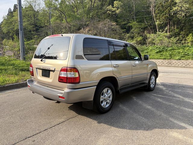 LANDCRUISER van