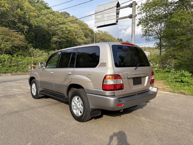 LANDCRUISER van